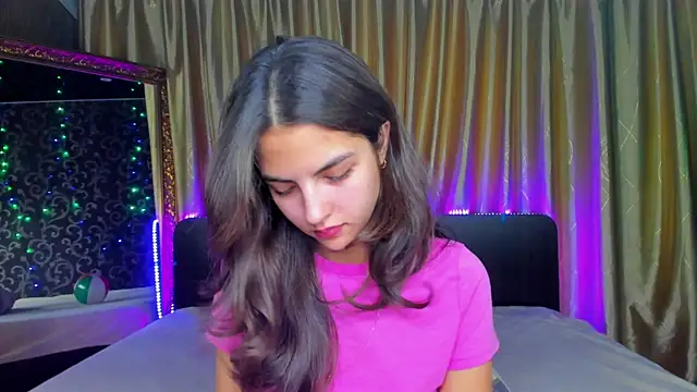Snapshot of Milana_Crystal_ chatting on 09-21-25, 07:10 Milana Crystal online show from 09-21-25, 07:10