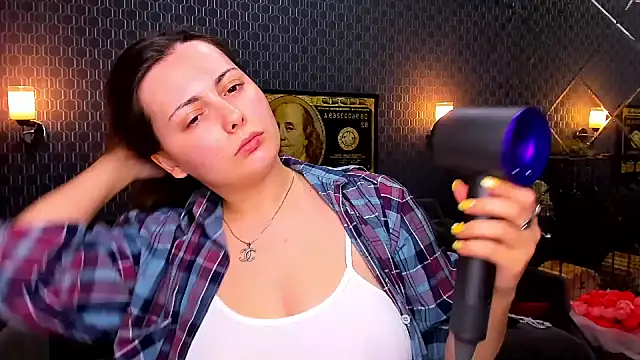 Snapshot of _extraterrestrial_ chatting on 10-17-25, 07:27  extraterrestrial  online show from 10-17-25, 07:27