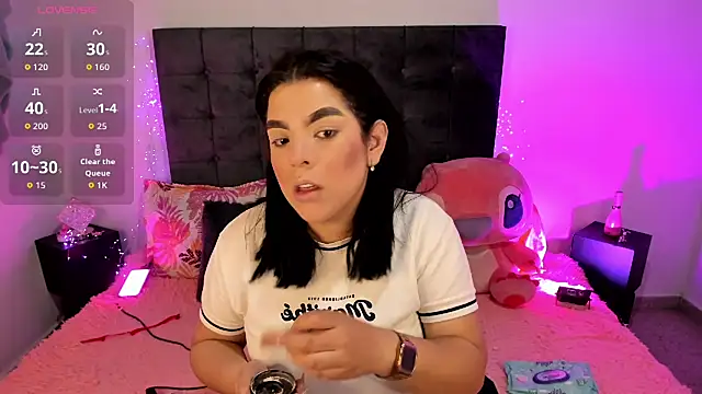 Kylie2211 online show from 10-26-25, 09:10