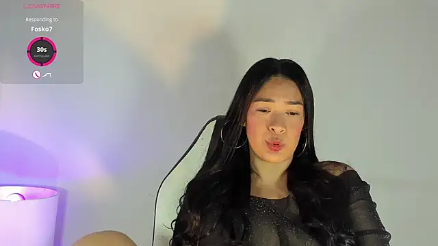 Snapshot of bella_hadid1_ chatting on 02-08-25, 11:44 bella hadid1  online show from 02-08-25, 11:44
