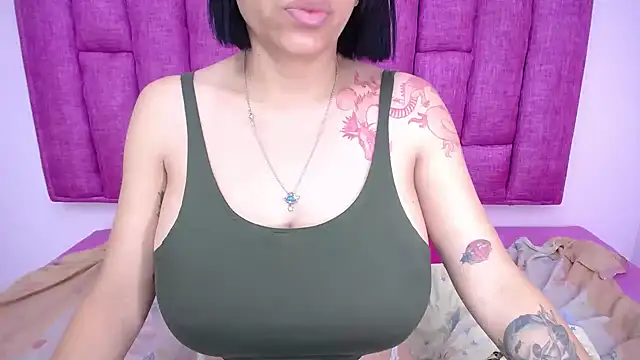 Snapshot of LindaKardi chatting on 09-16-25, 12:28 LindaKardi online show from 09-16-25, 12:28