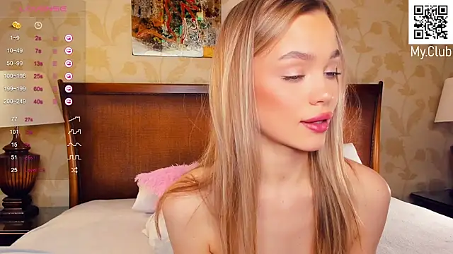 Snapshot of BlessKisss chatting on 12-24-24, 10:01 BlessKisss online show from 12-24-24, 10:01