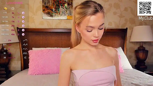 Snapshot of BlessKisss chatting on 12-25-24, 02:13 BlessKisss online show from 12-25-24, 02:13