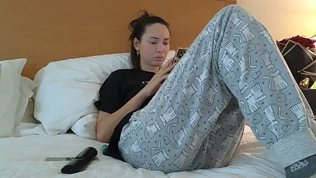 Mr-and-Mrs-Smith online show from 03-11-25, 10:51