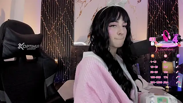 Snapshot of devlin_violett chatting on 04-15-26, 11:39 devlin violett online show from 04-15-26, 11:39
