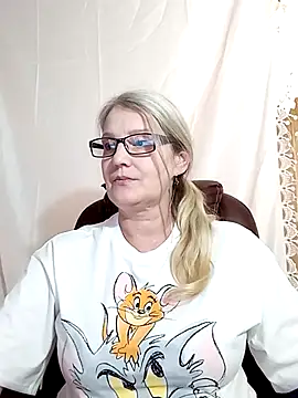 Snapshot of irinamaux chatting on 01-25-25, 04:03 irinamaux online show from 01-25-25, 04:03