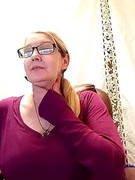 Snapshot of irinamaux chatting on 01-31-25, 10:42 irinamaux online show from 01-31-25, 10:42