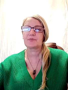 Snapshot of irinamaux chatting on 02-08-25, 11:01 irinamaux online show from 02-08-25, 11:01