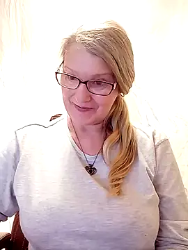 Snapshot of irinamaux chatting on 02-09-25, 06:54 irinamaux online show from 02-09-25, 06:54