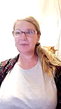 Snapshot of irinamaux chatting on 02-13-25, 07:03 irinamaux online show from 02-13-25, 07:03