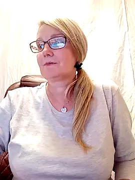 Snapshot of irinamaux chatting on 02-13-25, 02:09 irinamaux online show from 02-13-25, 02:09