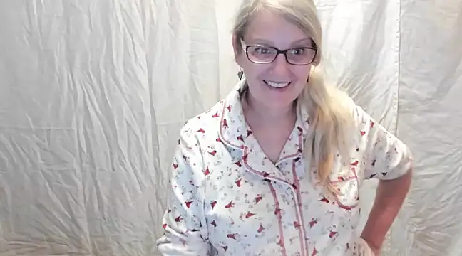 Snapshot of irinamaux chatting on 02-19-25, 05:27 irinamaux online show from 02-19-25, 05:27