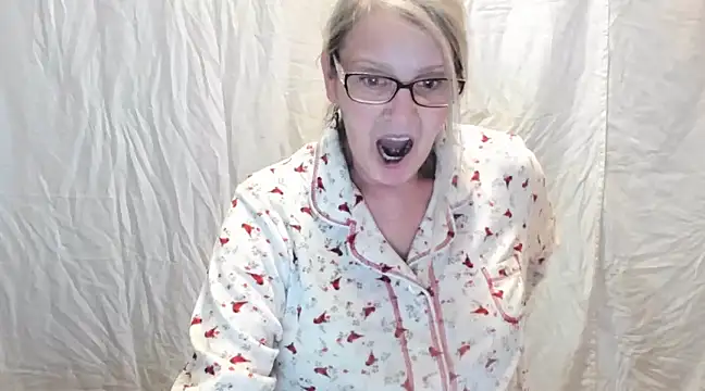 Snapshot of irinamaux chatting on 02-19-25, 02:01 irinamaux online show from 02-19-25, 02:01