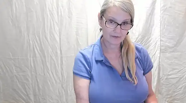 Snapshot of irinamaux chatting on 02-19-25, 05:06 irinamaux online show from 02-19-25, 05:06