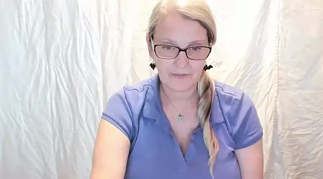 Snapshot of irinamaux chatting on 02-20-25, 01:51 irinamaux online show from 02-20-25, 01:51