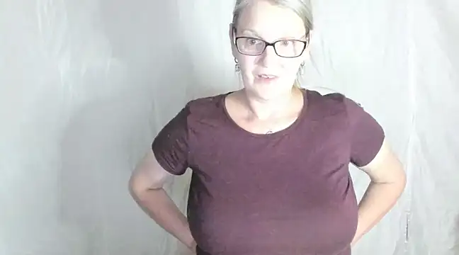 Snapshot of irinamaux chatting on 02-22-25, 07:03 irinamaux online show from 02-22-25, 07:03