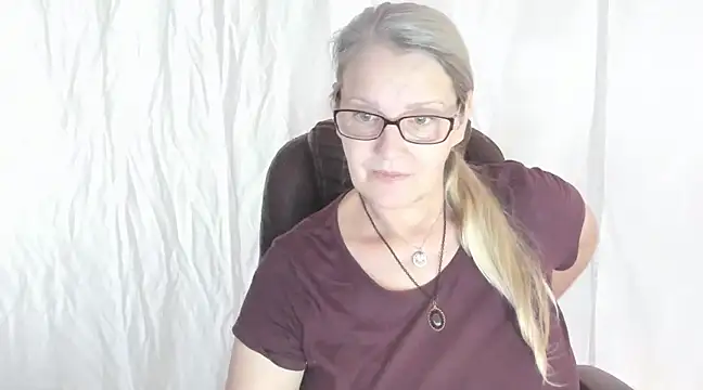 Snapshot of irinamaux chatting on 02-23-25, 12:16 irinamaux online show from 02-23-25, 12:16