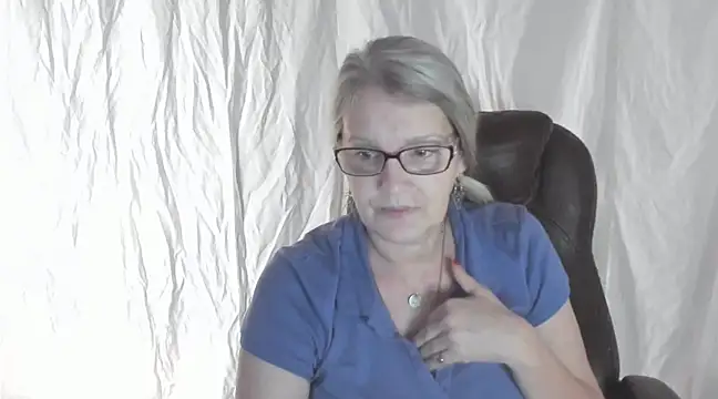 Snapshot of irinamaux chatting on 02-25-25, 07:42 irinamaux online show from 02-25-25, 07:42