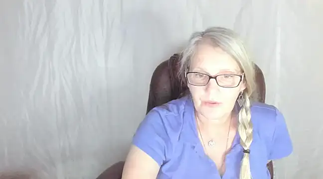 Snapshot of irinamaux chatting on 02-26-25, 03:08 irinamaux online show from 02-26-25, 03:08