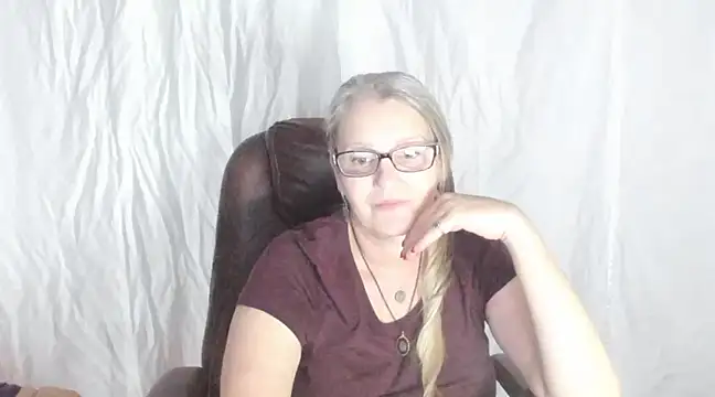 Snapshot of irinamaux chatting on 02-27-25, 01:28 irinamaux online show from 02-27-25, 01:28