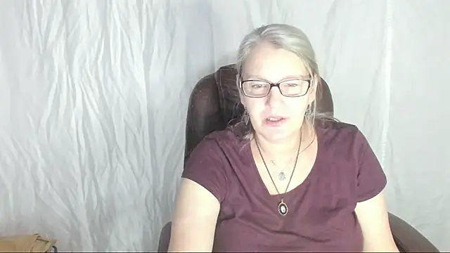 Snapshot of irinamaux chatting on 03-01-25, 01:40 irinamaux online show from 03-01-25, 01:40