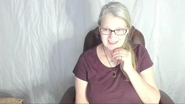 Snapshot of irinamaux chatting on 03-02-25, 05:23 irinamaux online show from 03-02-25, 05:23