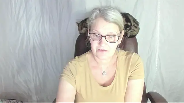 Snapshot of irinamaux chatting on 03-05-25, 06:12 irinamaux online show from 03-05-25, 06:12