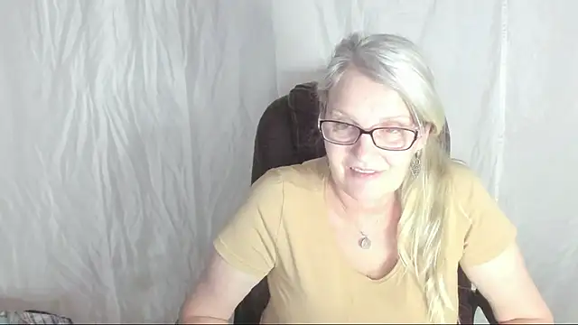 Snapshot of irinamaux chatting on 03-05-25, 12:22 irinamaux online show from 03-05-25, 12:22