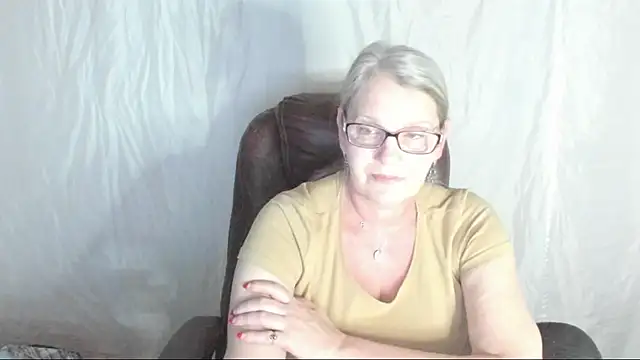 Snapshot of irinamaux chatting on 03-05-25, 03:29 irinamaux online show from 03-05-25, 03:29