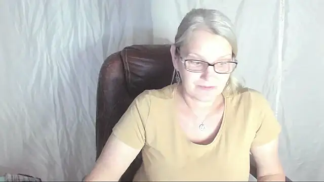 Snapshot of irinamaux chatting on 03-06-25, 07:47 irinamaux online show from 03-06-25, 07:47
