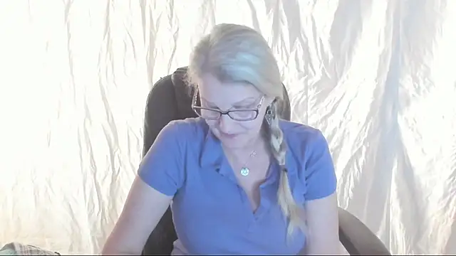Snapshot of irinamaux chatting on 03-07-25, 05:29 irinamaux online show from 03-07-25, 05:29
