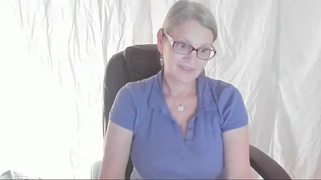 Snapshot of irinamaux chatting on 03-08-25, 07:49 irinamaux online show from 03-08-25, 07:49