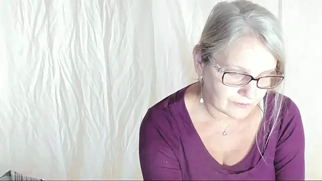 Snapshot of irinamaux chatting on 03-09-25, 01:59 irinamaux online show from 03-09-25, 01:59
