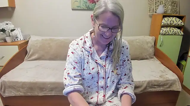 Snapshot of irinamaux chatting on 03-15-25, 07:59 irinamaux online show from 03-15-25, 07:59