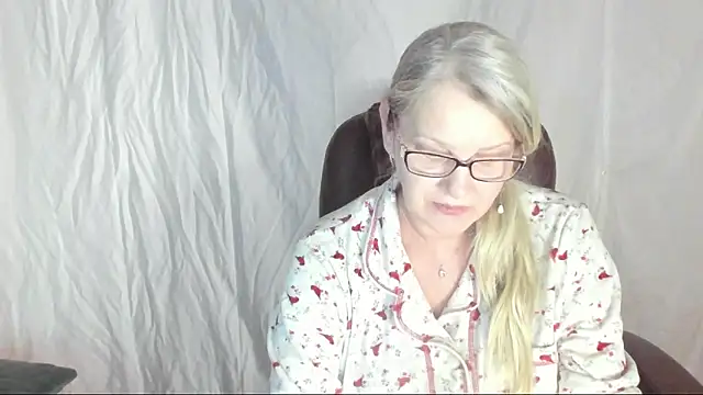 Snapshot of irinamaux chatting on 03-20-25, 05:46 irinamaux online show from 03-20-25, 05:46