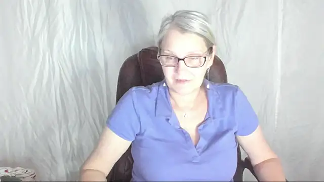 Snapshot of irinamaux chatting on 03-21-25, 02:29 irinamaux online show from 03-21-25, 02:29