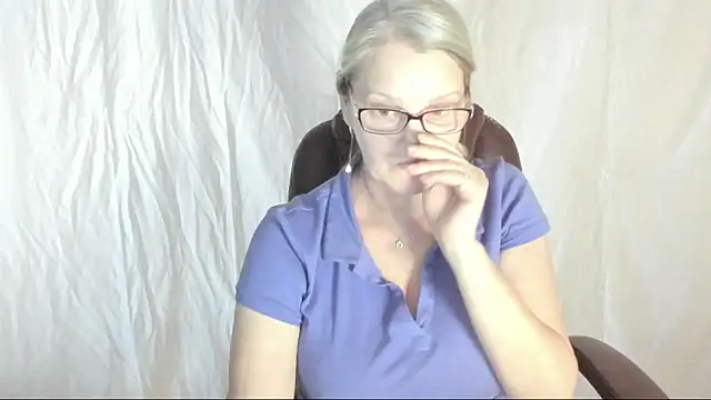 Snapshot of irinamaux chatting on 03-22-25, 02:58 irinamaux online show from 03-22-25, 02:58