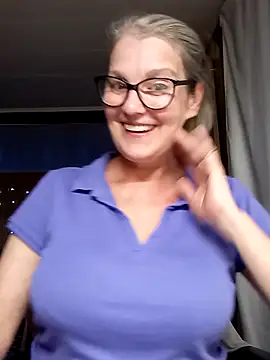 Snapshot of irinamaux chatting on 09-11-25, 04:40 irinamaux online show from 09-11-25, 04:40