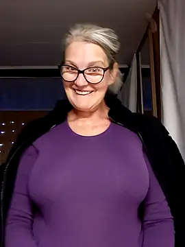 Snapshot of irinamaux chatting on 09-13-25, 06:02 irinamaux online show from 09-13-25, 06:02