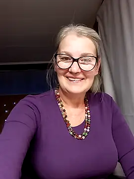 Snapshot of irinamaux chatting on 09-17-25, 04:47 irinamaux online show from 09-17-25, 04:47