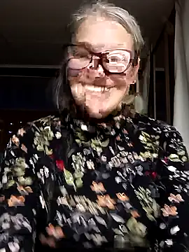 Snapshot of irinamaux chatting on 09-28-25, 05:29 irinamaux online show from 09-28-25, 05:29