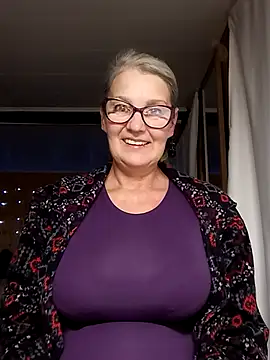 Snapshot of irinamaux chatting on 10-03-25, 03:25 irinamaux online show from 10-03-25, 03:25