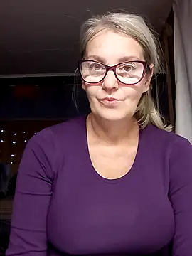 Snapshot of irinamaux chatting on 10-05-25, 08:12 irinamaux online show from 10-05-25, 08:12
