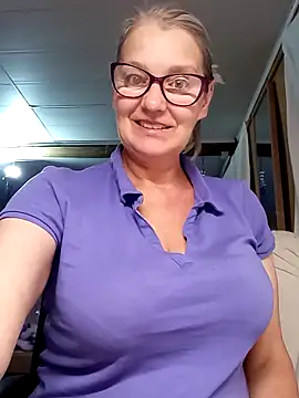 Snapshot of irinamaux chatting on 10-14-25, 02:45 irinamaux online show from 10-14-25, 02:45