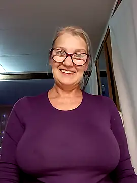 Snapshot of irinamaux chatting on 10-15-25, 06:46 irinamaux online show from 10-15-25, 06:46