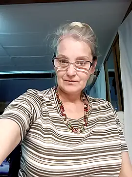 Snapshot of irinamaux chatting on 10-21-25, 04:51 irinamaux online show from 10-21-25, 04:51