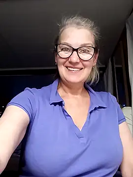Snapshot of irinamaux chatting on 10-22-25, 04:57 irinamaux online show from 10-22-25, 04:57