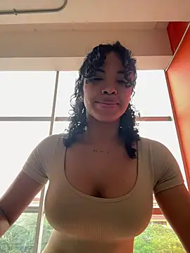 Snapshot of Brunettexio chatting on 02-14-25, 02:12 Brunettexio online show from 02-14-25, 02:12