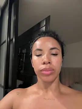 Snapshot of Brunettexio chatting on 03-06-25, 11:09 Brunettexio online show from 03-06-25, 11:09