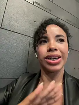 Snapshot of Brunettexio chatting on 03-14-25, 08:10 Brunettexio online show from 03-14-25, 08:10